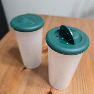 Vintage Tupperware One Touch Salt & Pepper Shaker set